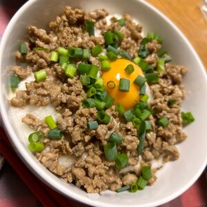 主夫がつくる豚そぼろのとろろ丼